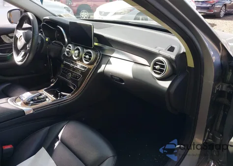 2015 Mercedes-Benz C 300 Luxury 4Matic из США, поврежденный, VIN 55SWF4KB0FU076731